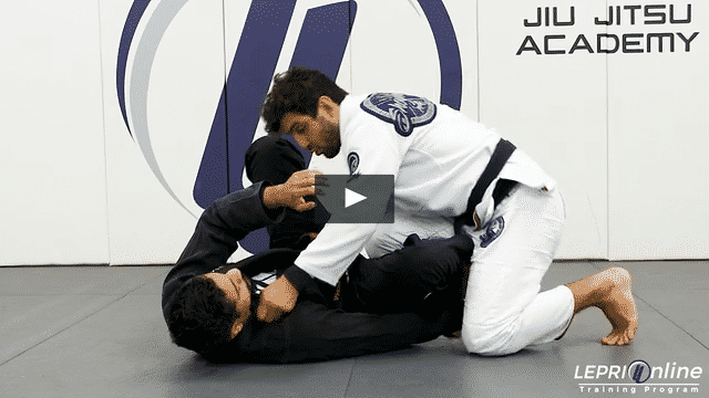 Long Step Pass when in Reverse De La Riva