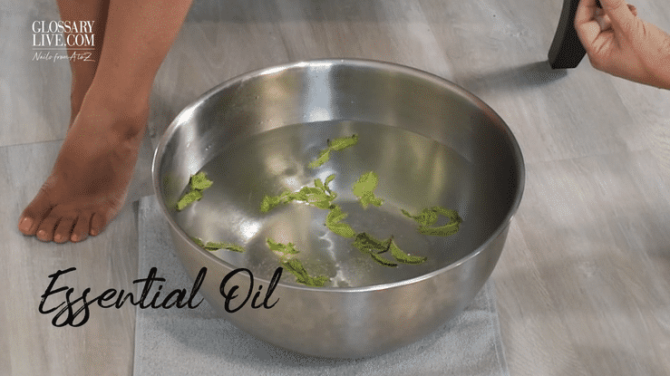 GL-S07E04-BTB-Winter-Mani-Pedi-Chocolate-Peppermint-FNL